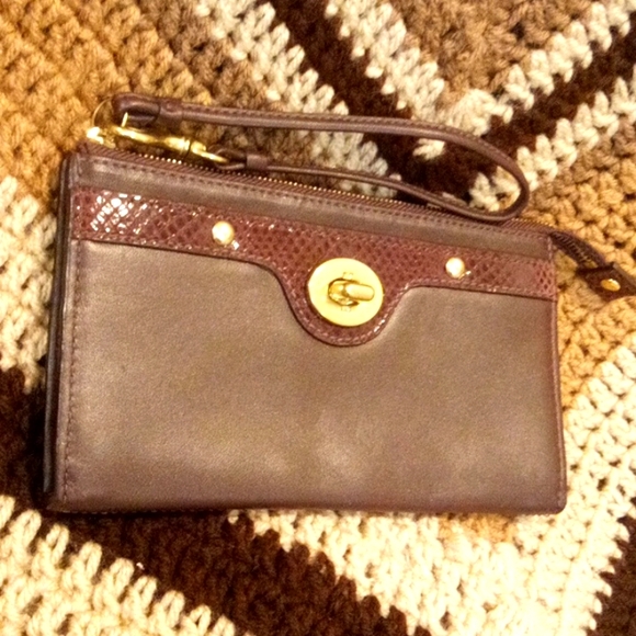Brown Leather Wristlet! Front Turn Clasp Closure Pocket! Lots of Card Slots - Picture 2 of 6
